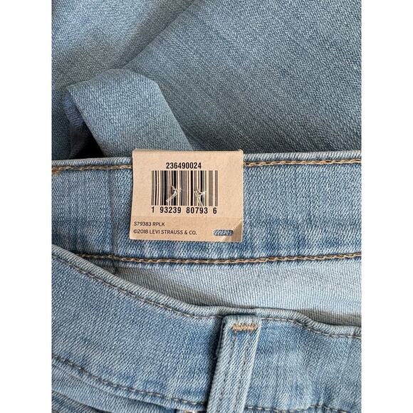 Levi's Women's Classic Boot Cut Jeans Blue Size 24W Denim Light Medium Wash - Picture 8 of 9
